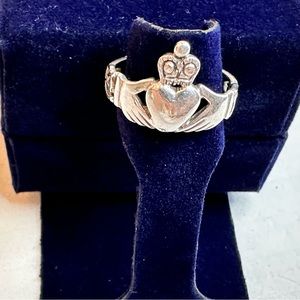 .925 STERLING SILVER CLADDAGH RING
